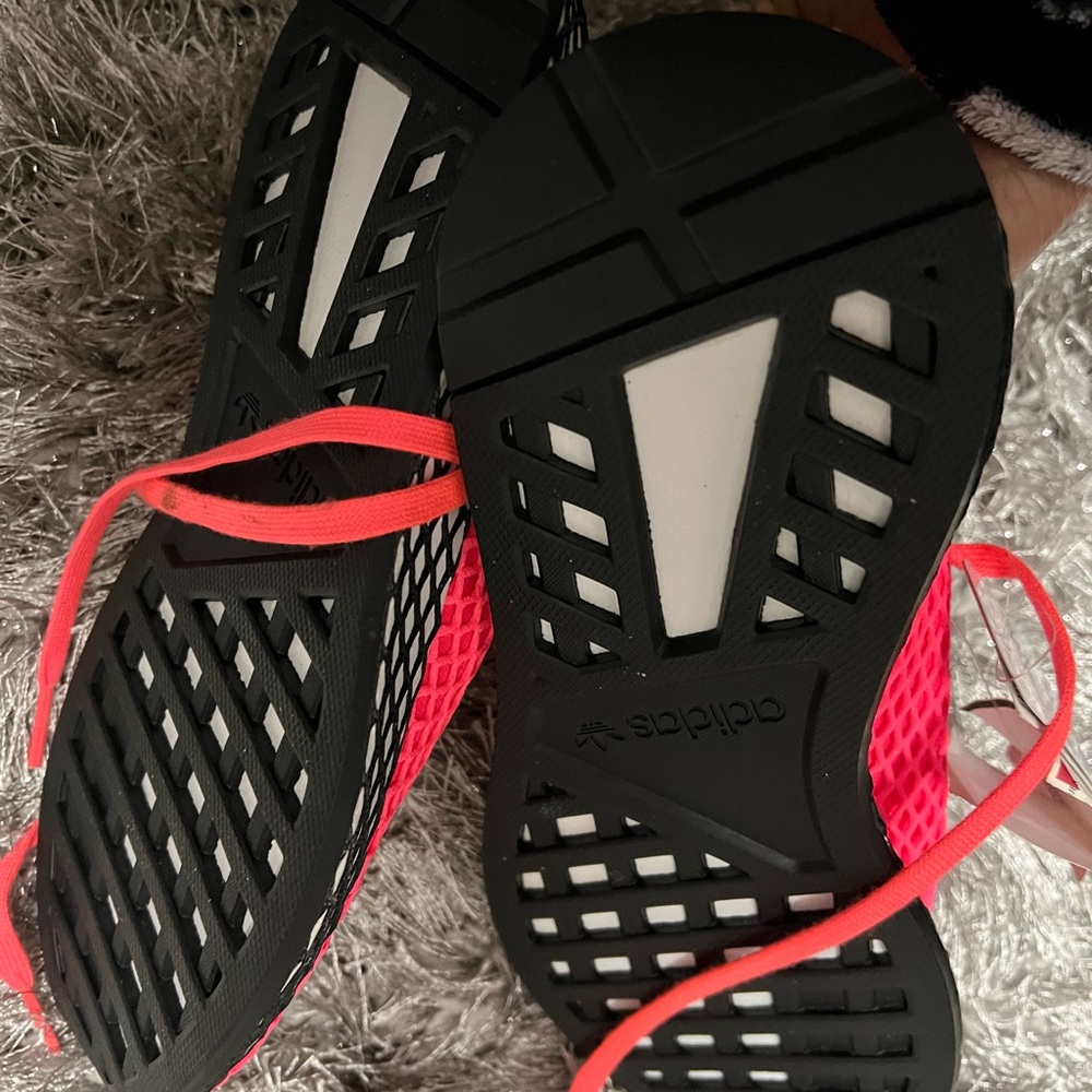 New - Picture 2 of 3